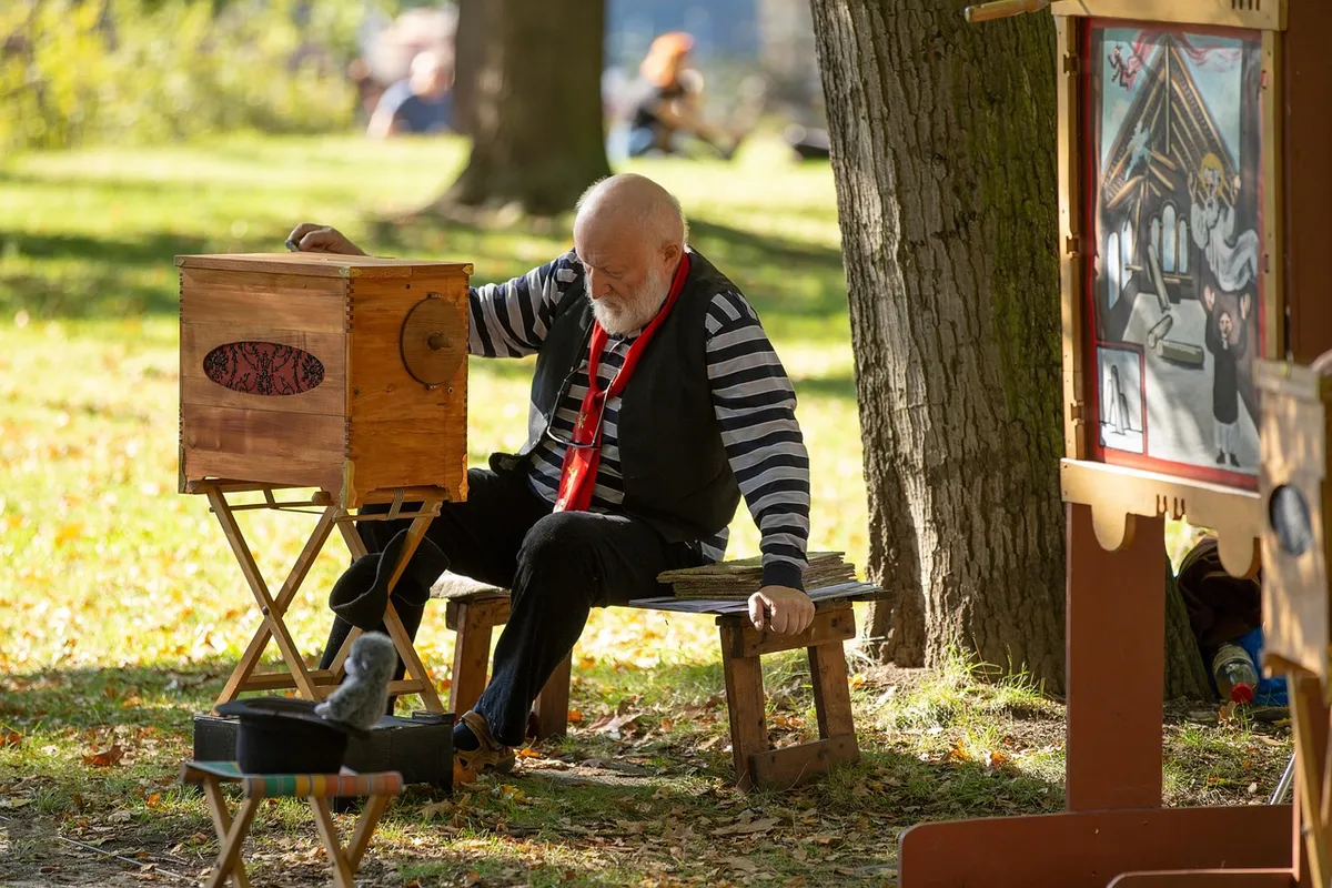 old man, ticket booth, park, ticketing, ticket sales, senior, elderly, man, work