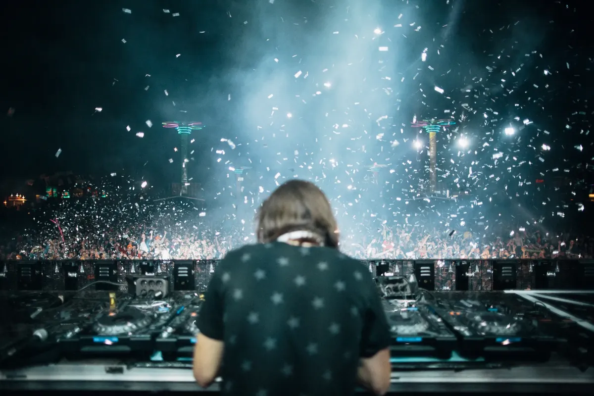 DJ performs at a lively night concert with a cheering crowd and confetti in Zamárdi, Hungary.